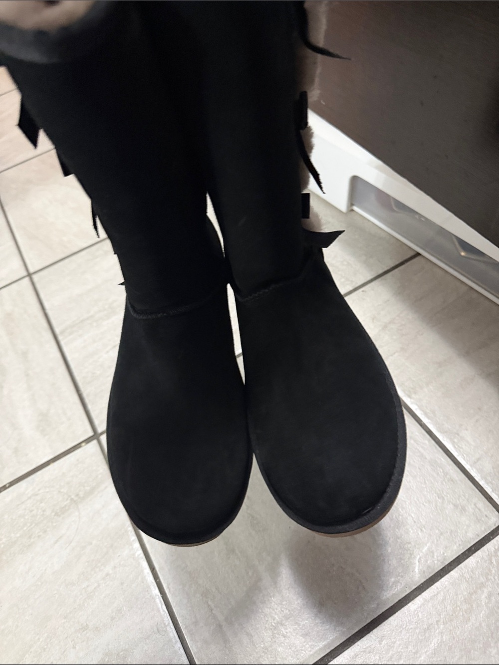 Koolaburra Black Suede Ankle Booties ( details la gamusa un poco rallada)